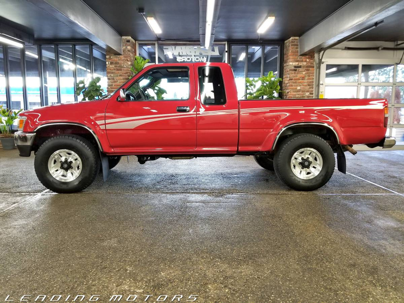 Illustration for article titled At $7,799, Could You Picture Yourself In This Sweet 1993 Toyota Pickup?